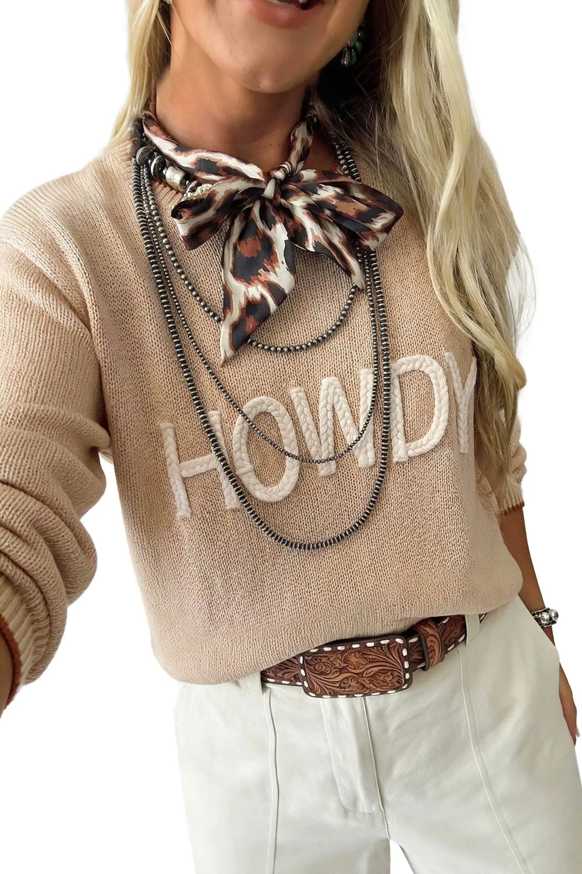 Parchment Corder HOWDY Letter Graphic Crew Neck Relaxed Sweater model front view · nz-alt-v1