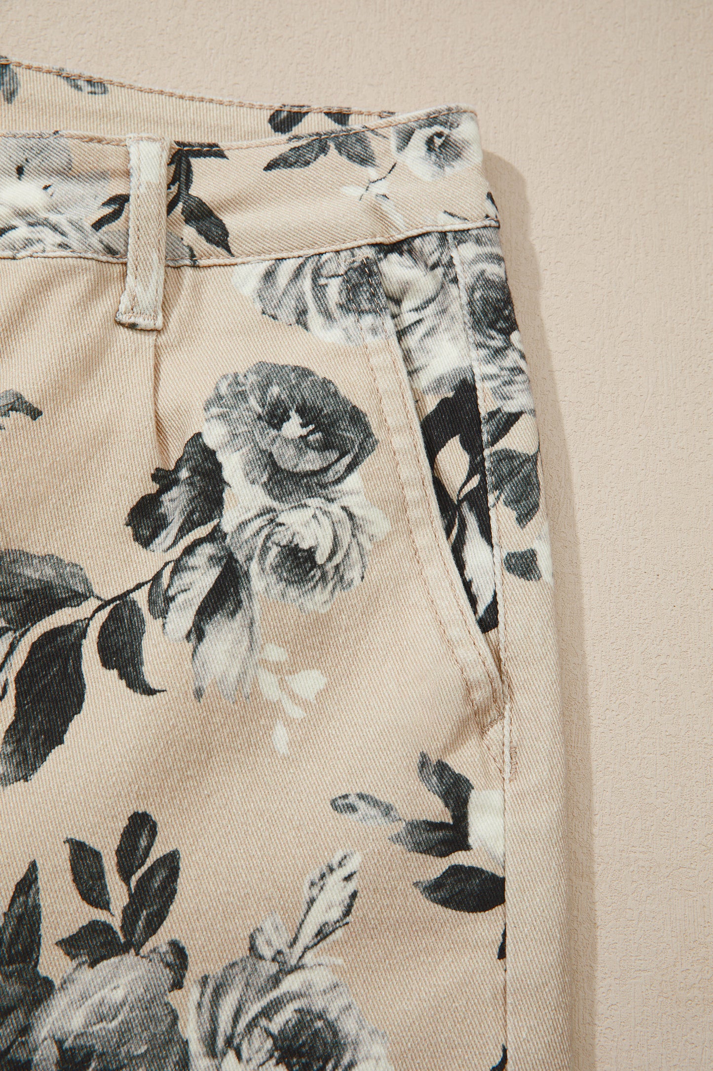 Beige Retro Floral Print Turn-up Cuffed Hem Loose Jeans