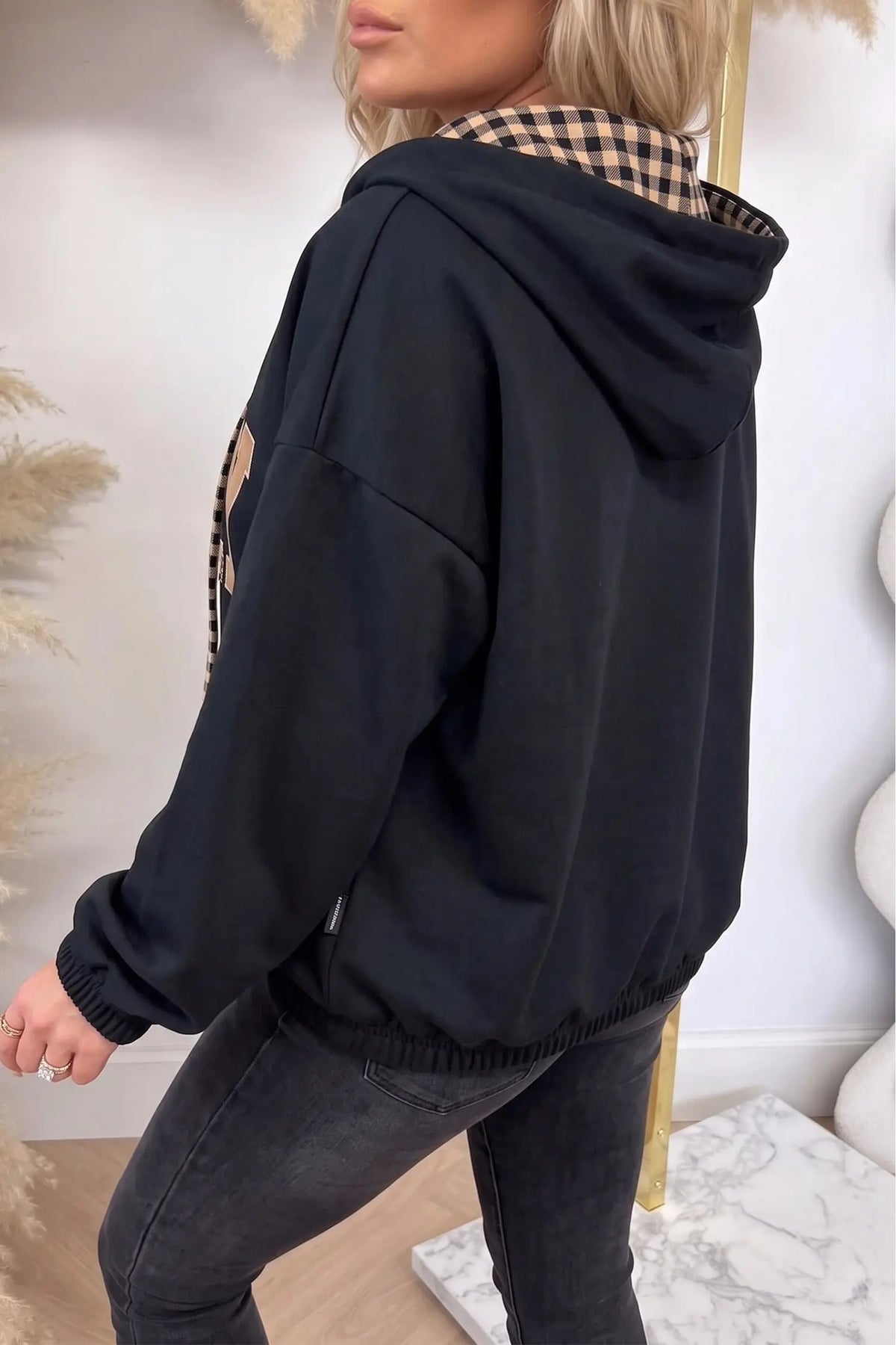 PRAY Mix Pattern Letter Graphic Plaid Contrast Drawstring Hoodie