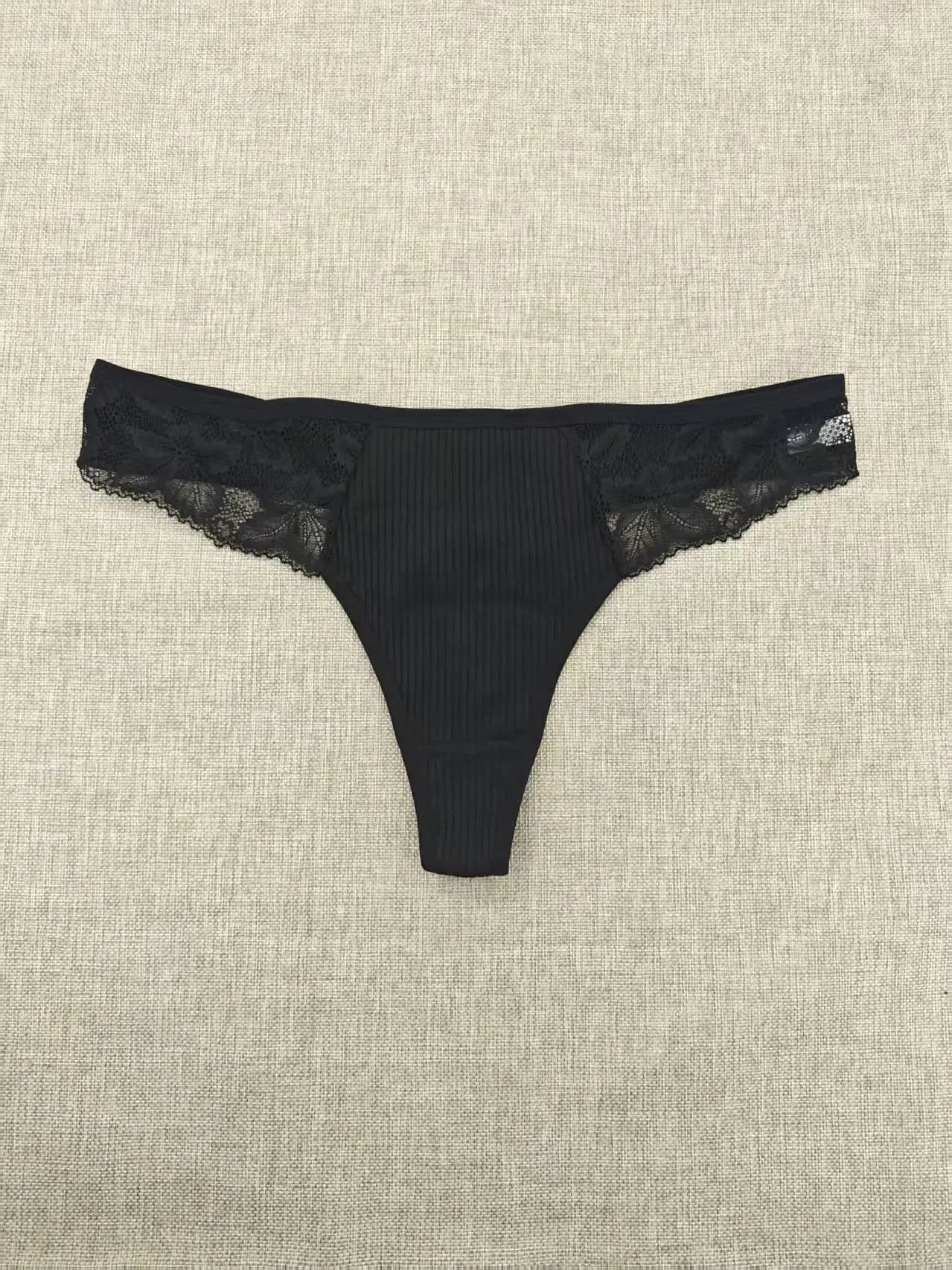 Pack of 3 stretch thong with lace combination 95% cotton