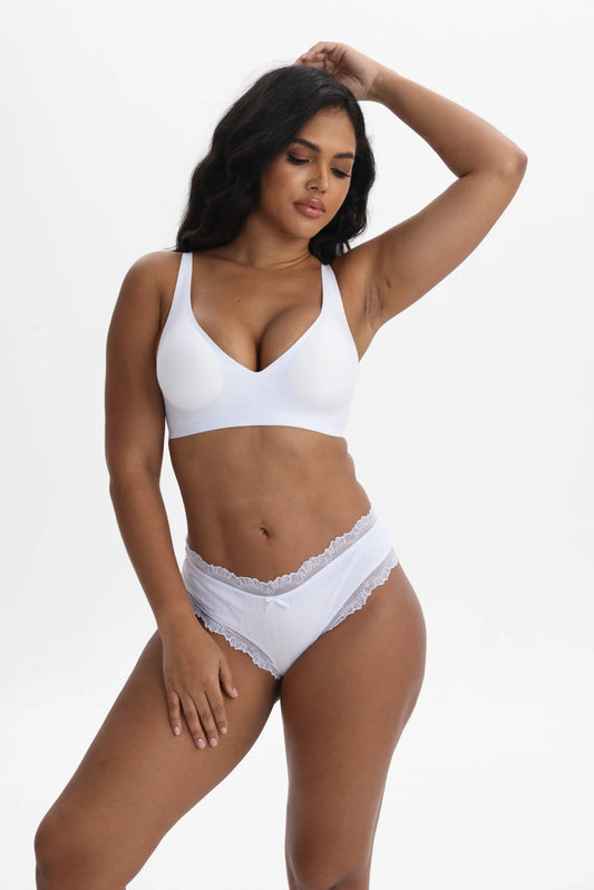 Pack of 3 stretch cheeky with lace trimming 95% cotton
