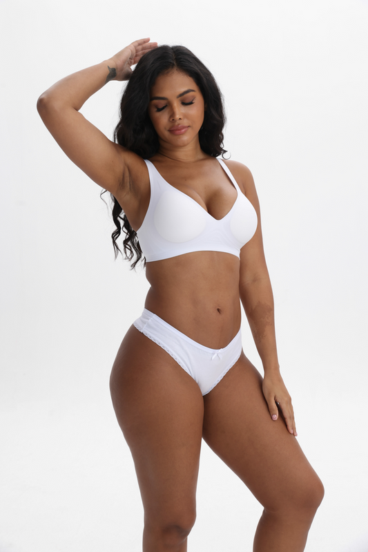 Pack of 3 stretch thong with lace trimming 95% cotton