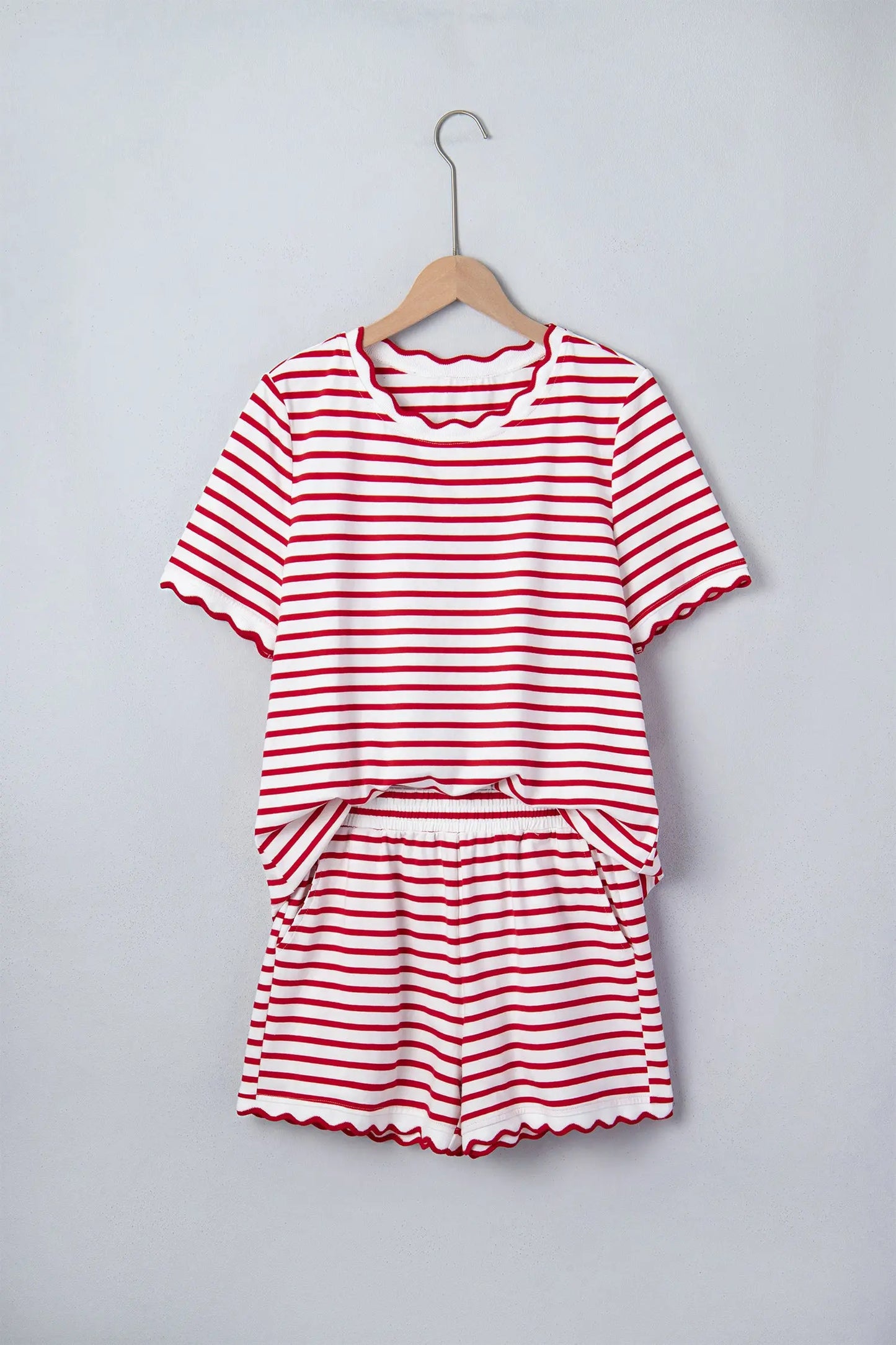 Red Stripe Scallop Trim Casual Top 2pcs Short Set