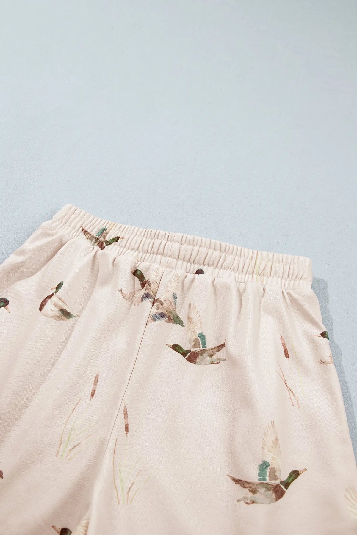 Khaki mallard print shorts elastic waistband, detail view · nz-alt-v1