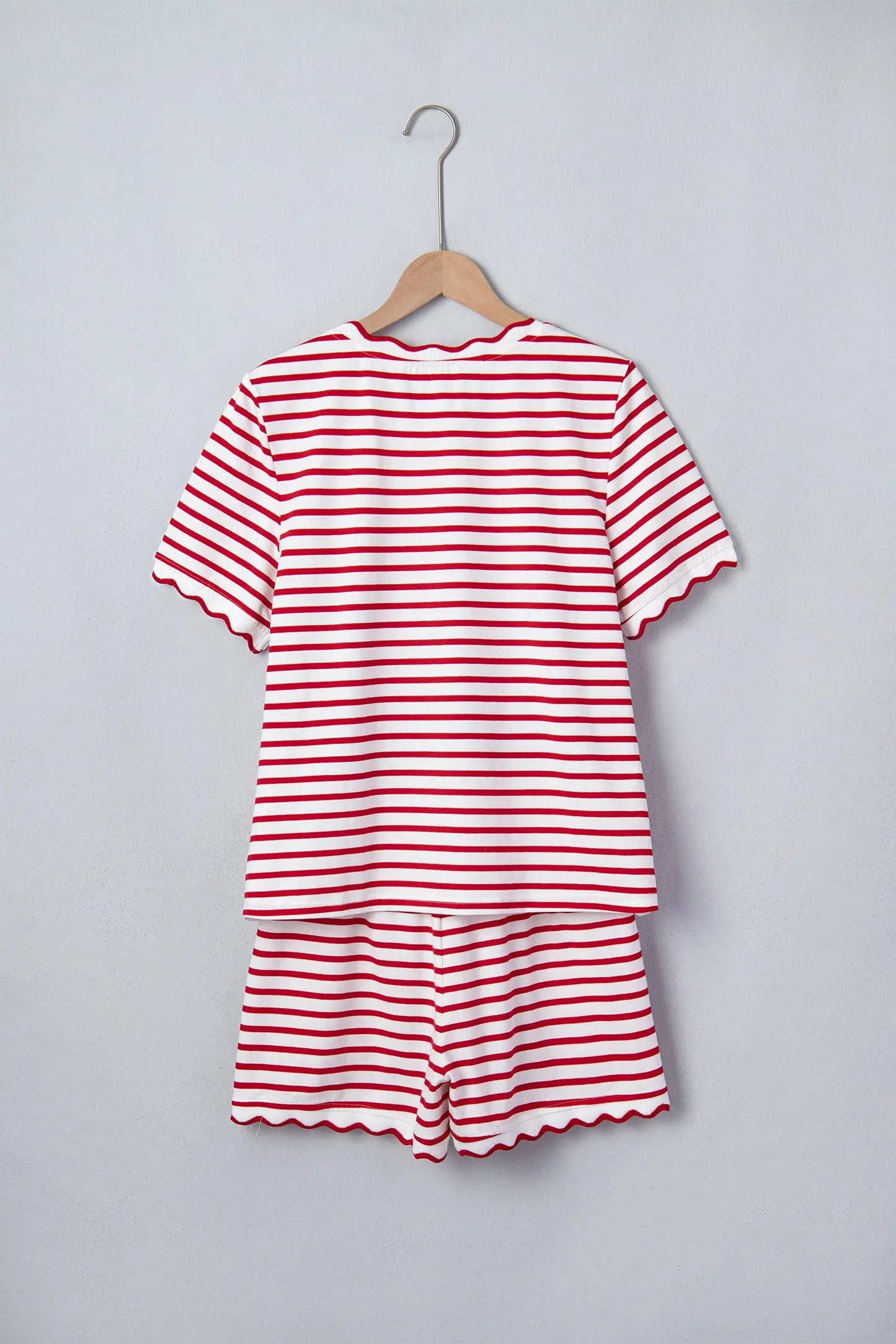 Red Stripe Scallop Trim Casual Top 2pcs Short Set