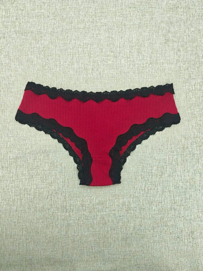 Pack of 3 stretch cheeky with lace trimming in contrast 95% cotton
