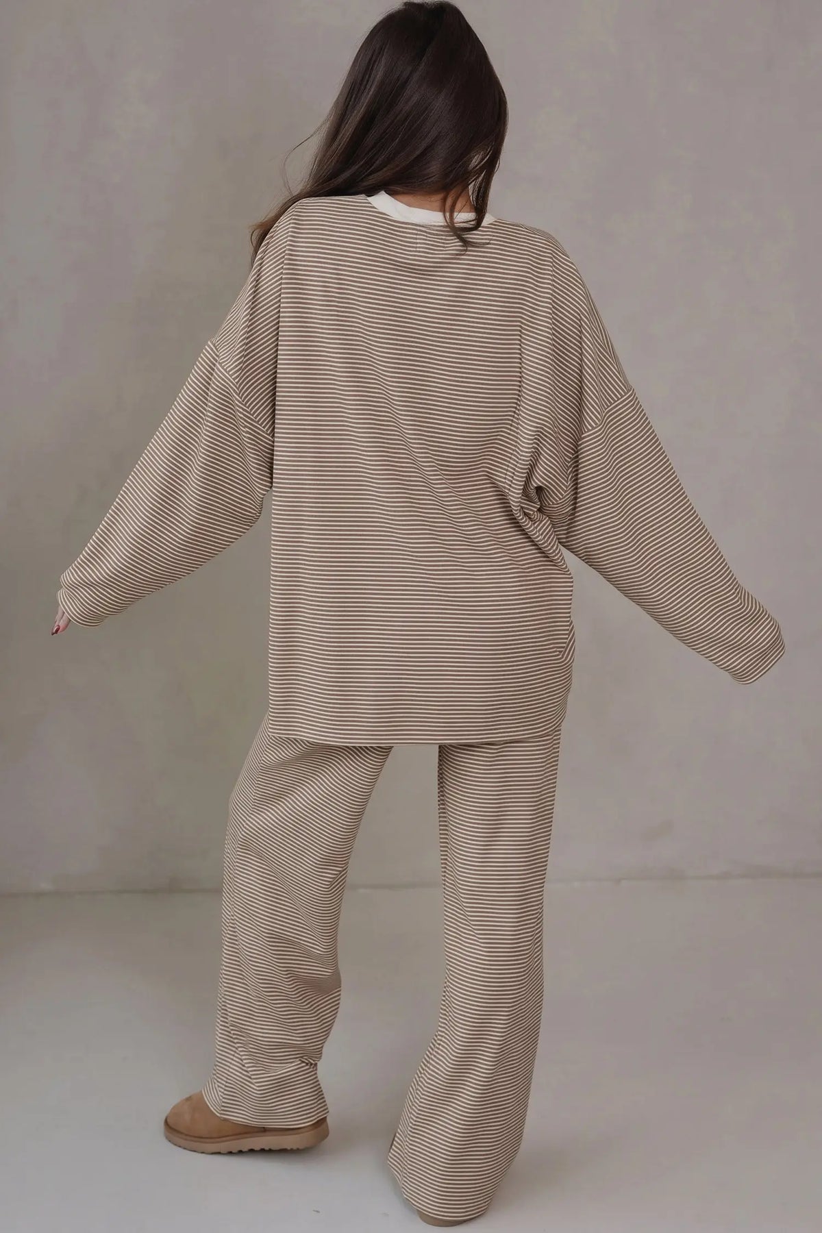 Stripe contrast trim round neck oversize top and pant set beige model back view · nz-alt-v1