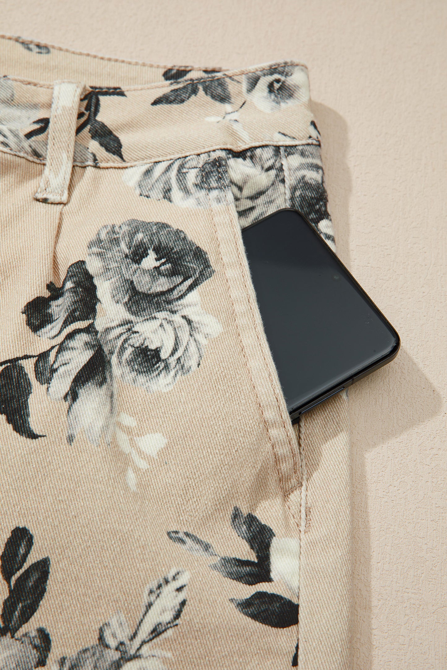 Beige Retro Floral Print Turn-up Cuffed Hem Loose Jeans