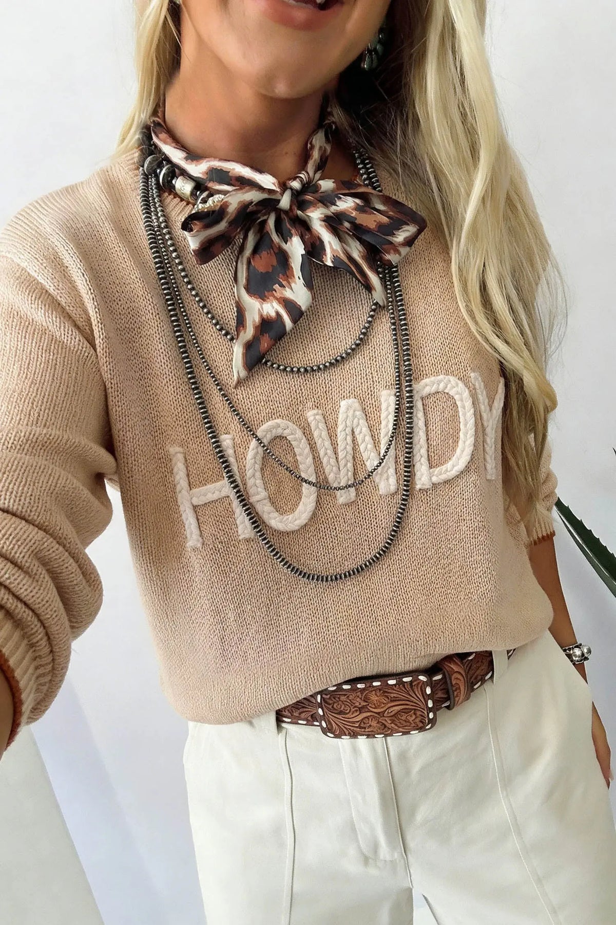 Parchment Corder HOWDY Letter Graphic Crew Neck Relaxed Sweater model front view · nz-alt-v1