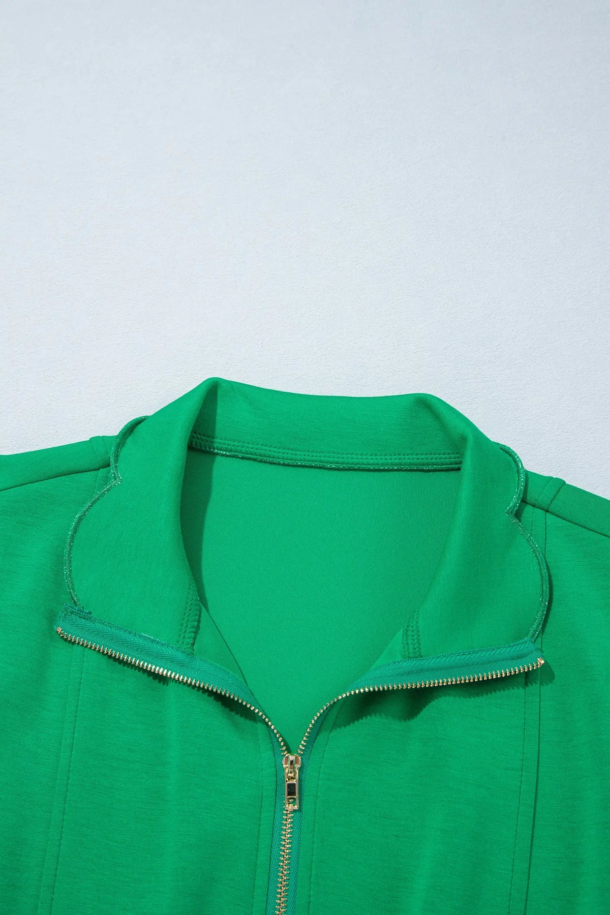 Bright Green Sleeveless Zip Front Scallop Hem Mini Dress collar and zipper detail view · nz-alt-v1