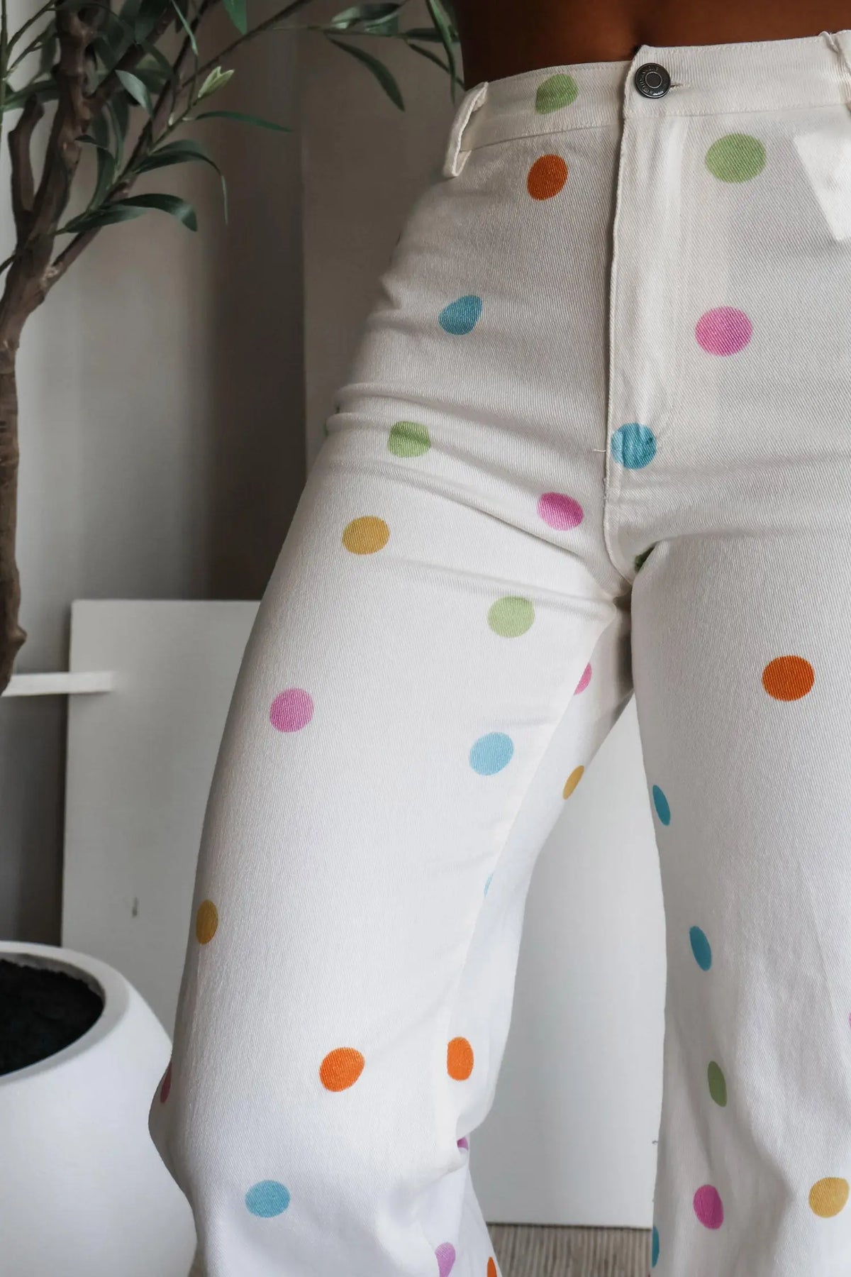 White High Waist Polka Dot Straight Leg Casual Jeans detail view · nz-alt-v1