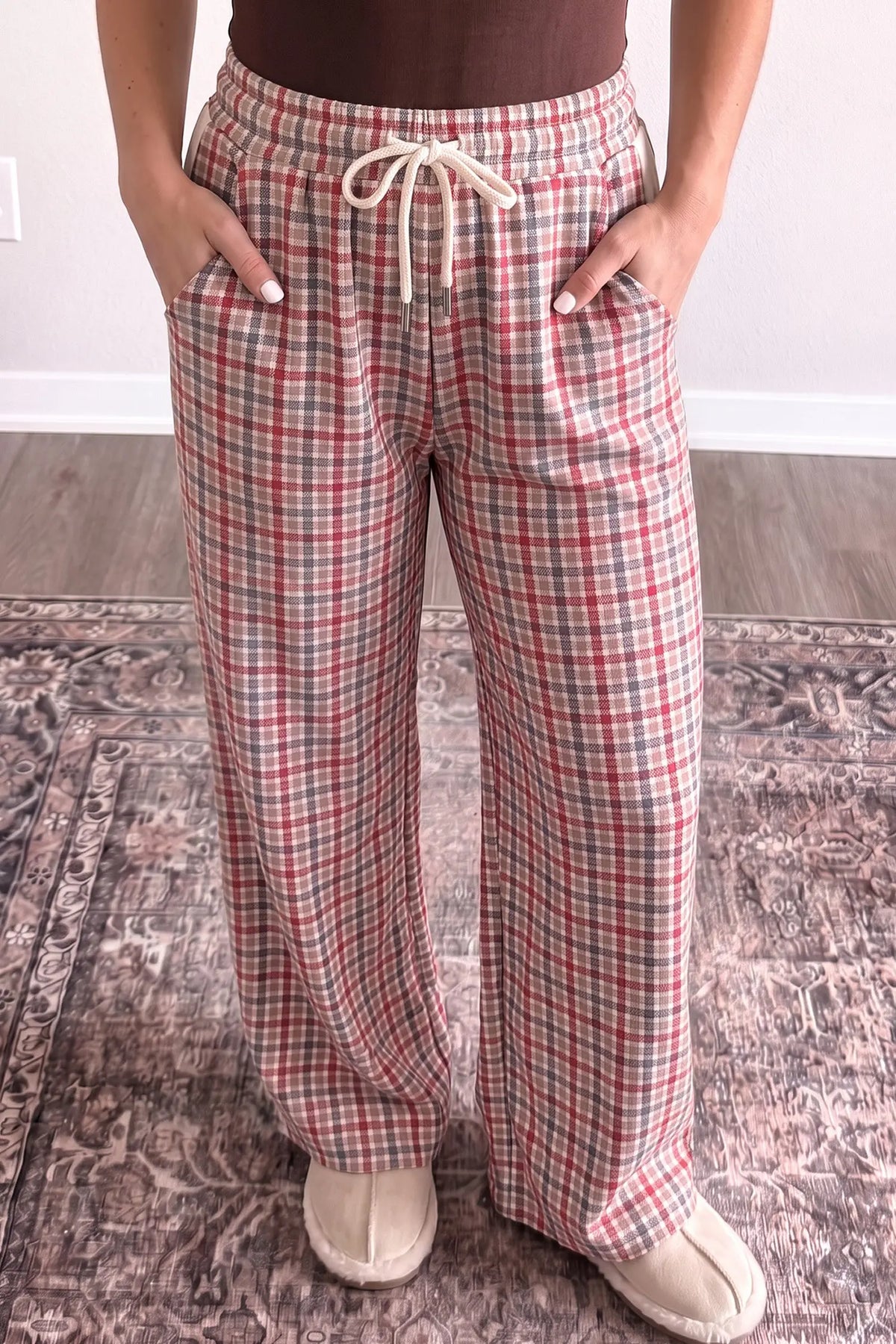 Multicolour festive plaid drawstring elastic waist pants model front view · nz-alt-v1