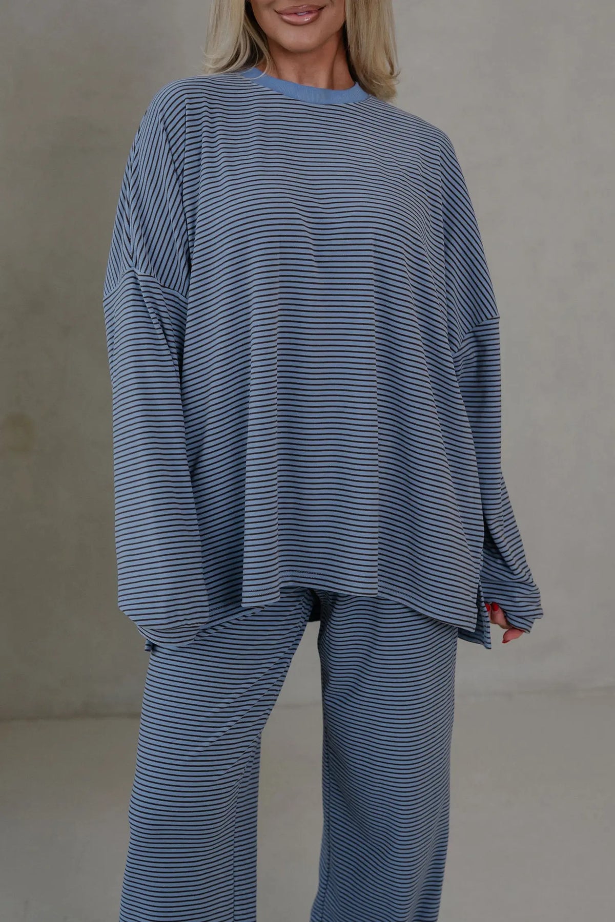 Stripe contrast trim round neck oversize top and pant set blue model front view · nz-alt-v1