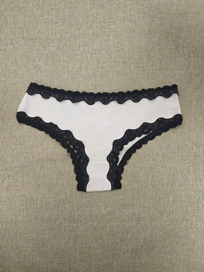 Pack of 3 stretch cheeky with lace trimming in contrast 95% cotton