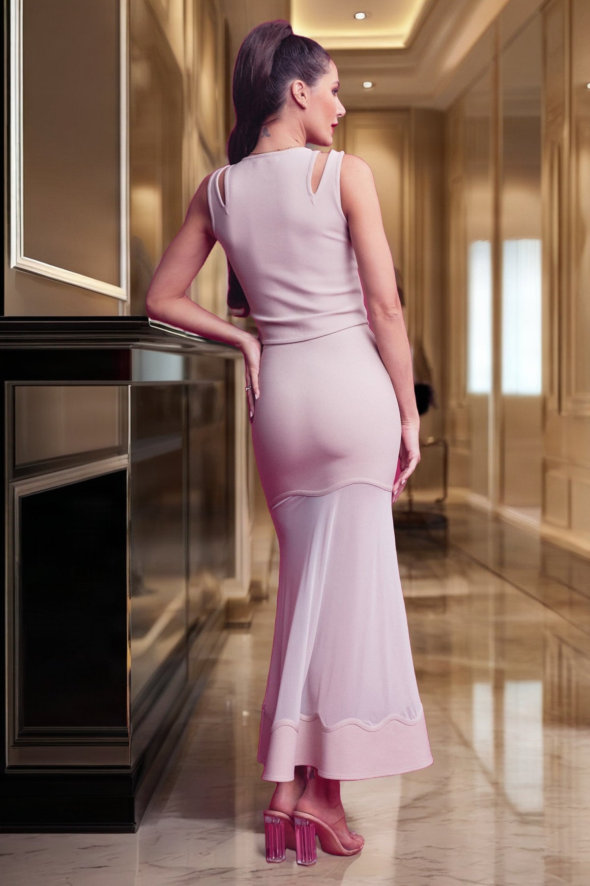 Cutout Two Piece Set model back view · nz-bg-v1