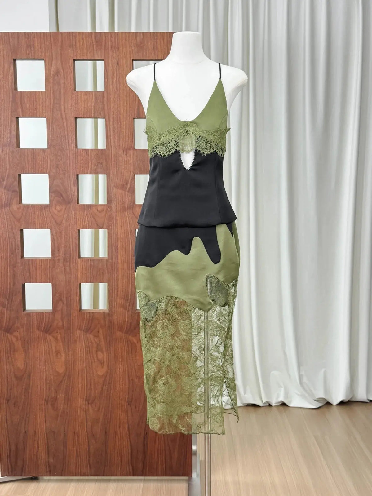 Elegant Floral Empire Waist Maxi Evening Dress mannequin view · nz-alt-v1