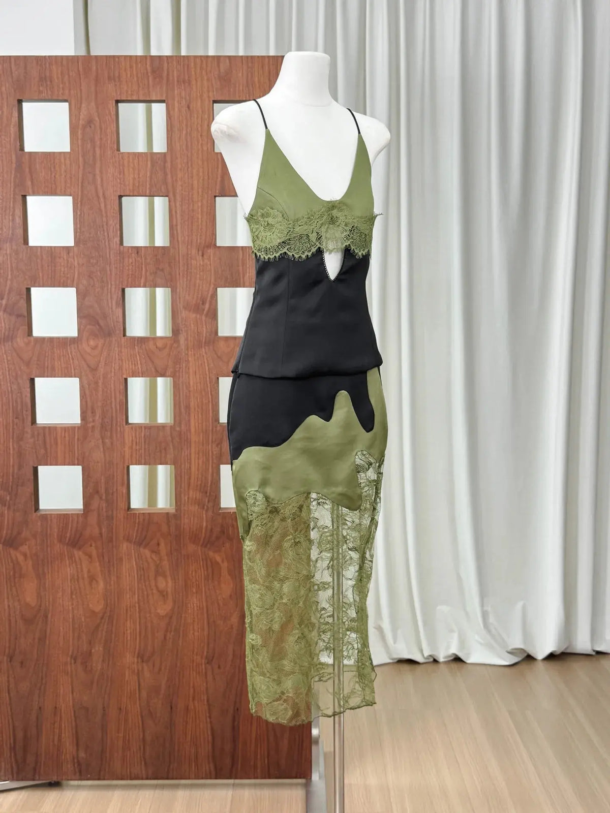 Elegant Floral Empire Waist Maxi Evening Dress mannequin view · nz-alt-v1
