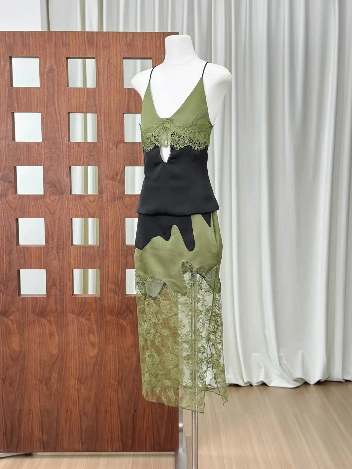 Elegant Floral Empire Waist Maxi Evening Dress mannequin view · nz-alt-v1