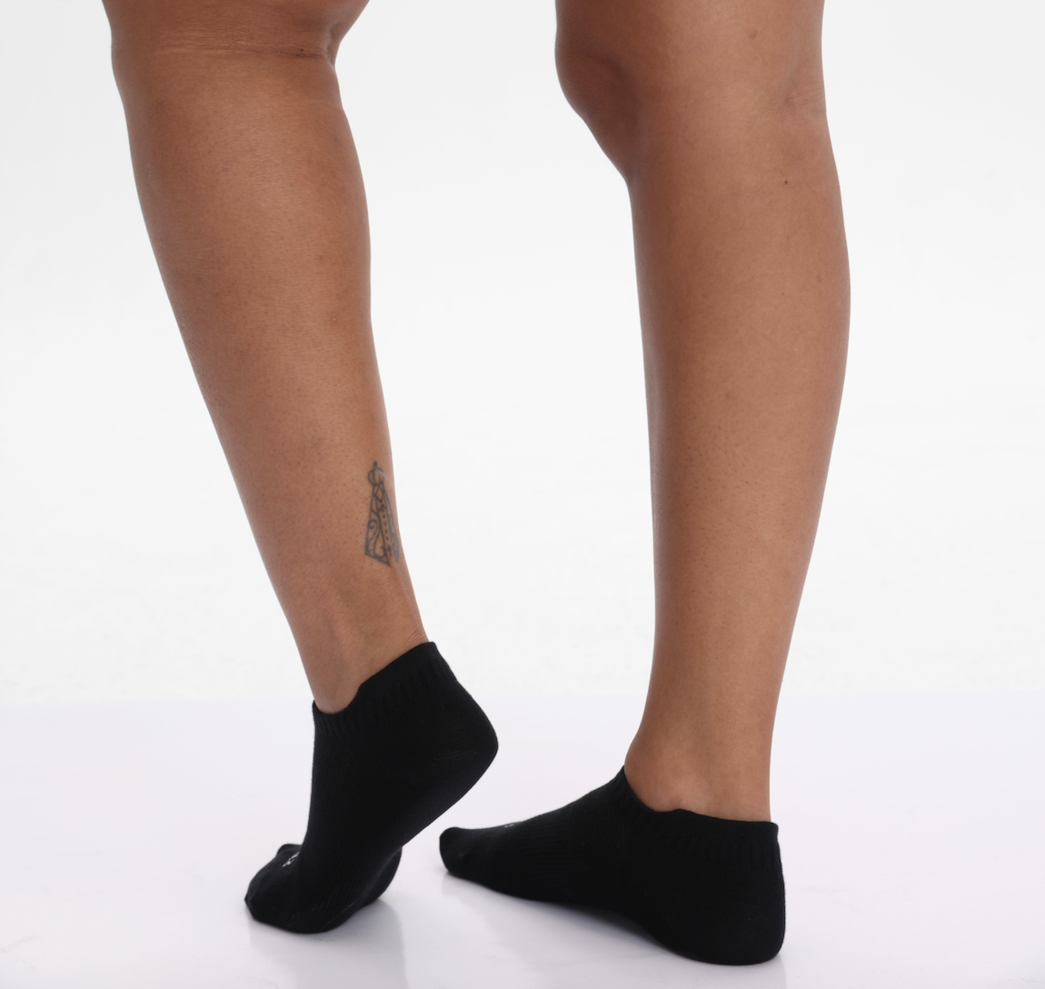 Low-Cut Black Athletic Socks – Breathable Combed Cotton Blend with Secure, Flexible Fit (Copy)