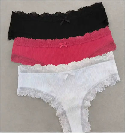 Pack of 3 stretch cheeky with lace trimming 95% cotton