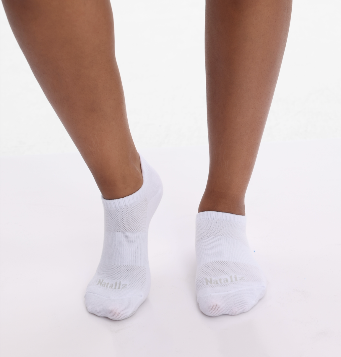 Low-Cut White Athletic Socks – Breathable Combed Cotton Blend with Secure, Flexible Fit