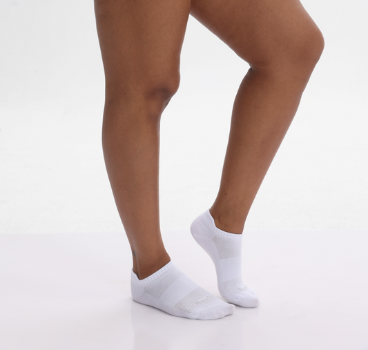 Low-Cut White Athletic Socks – Breathable Combed Cotton Blend with Secure, Flexible Fit