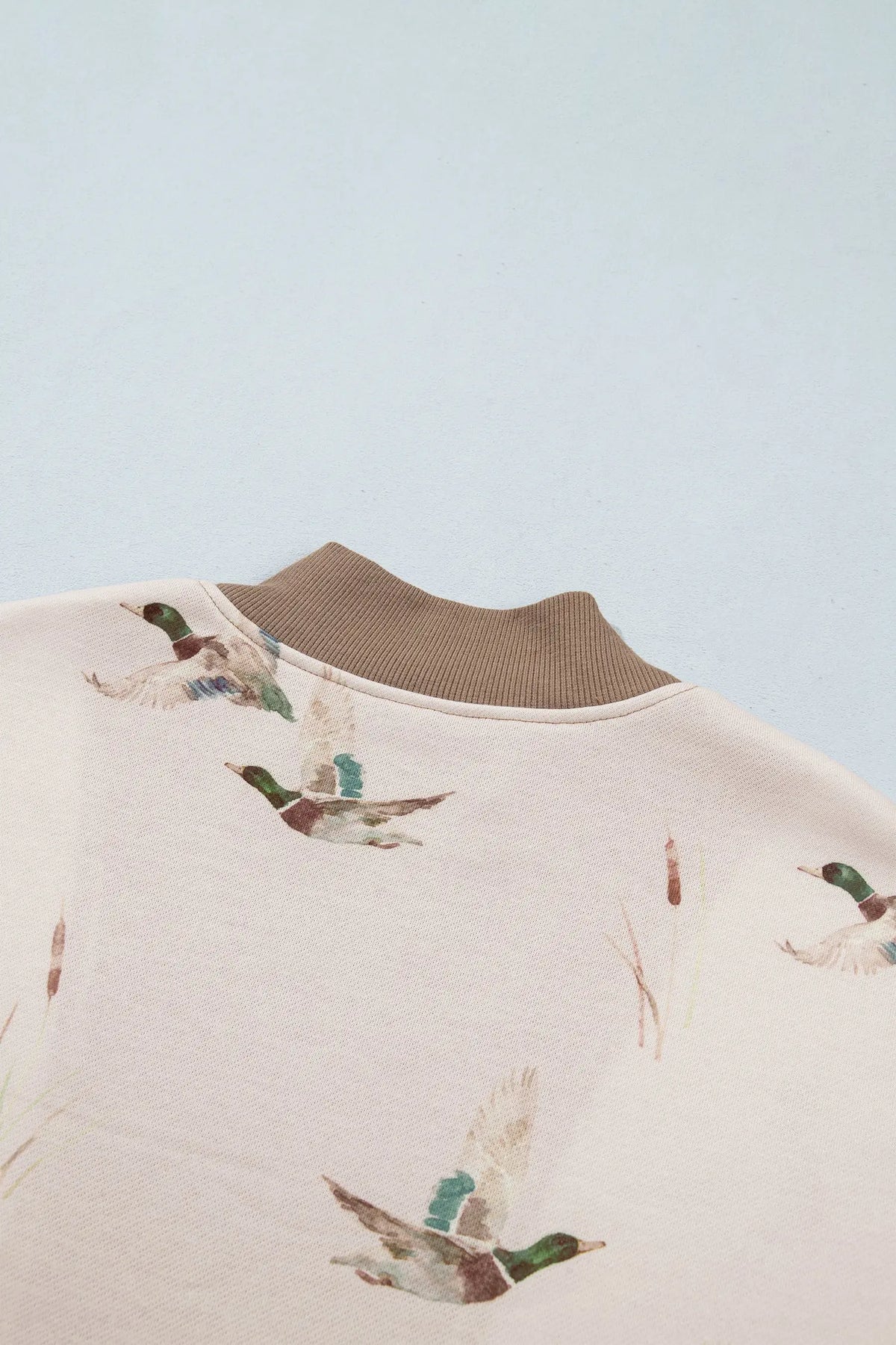 Khaki mallard print pullover ribbed brown collar, detail view · nz-alt-v1