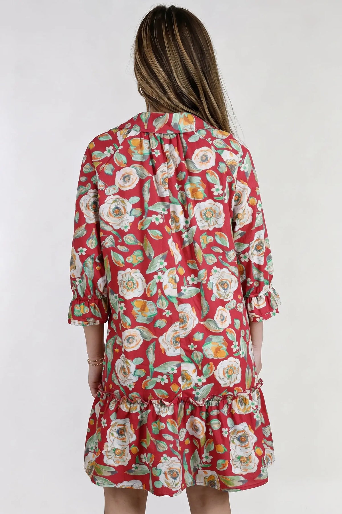 Red floral print half sleeve short shift dress model back view · nz-alt-v1