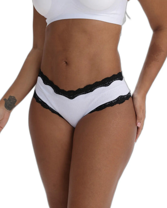 Pack of 3 stretch cheeky panties with black lace trim in contrast, white studio background