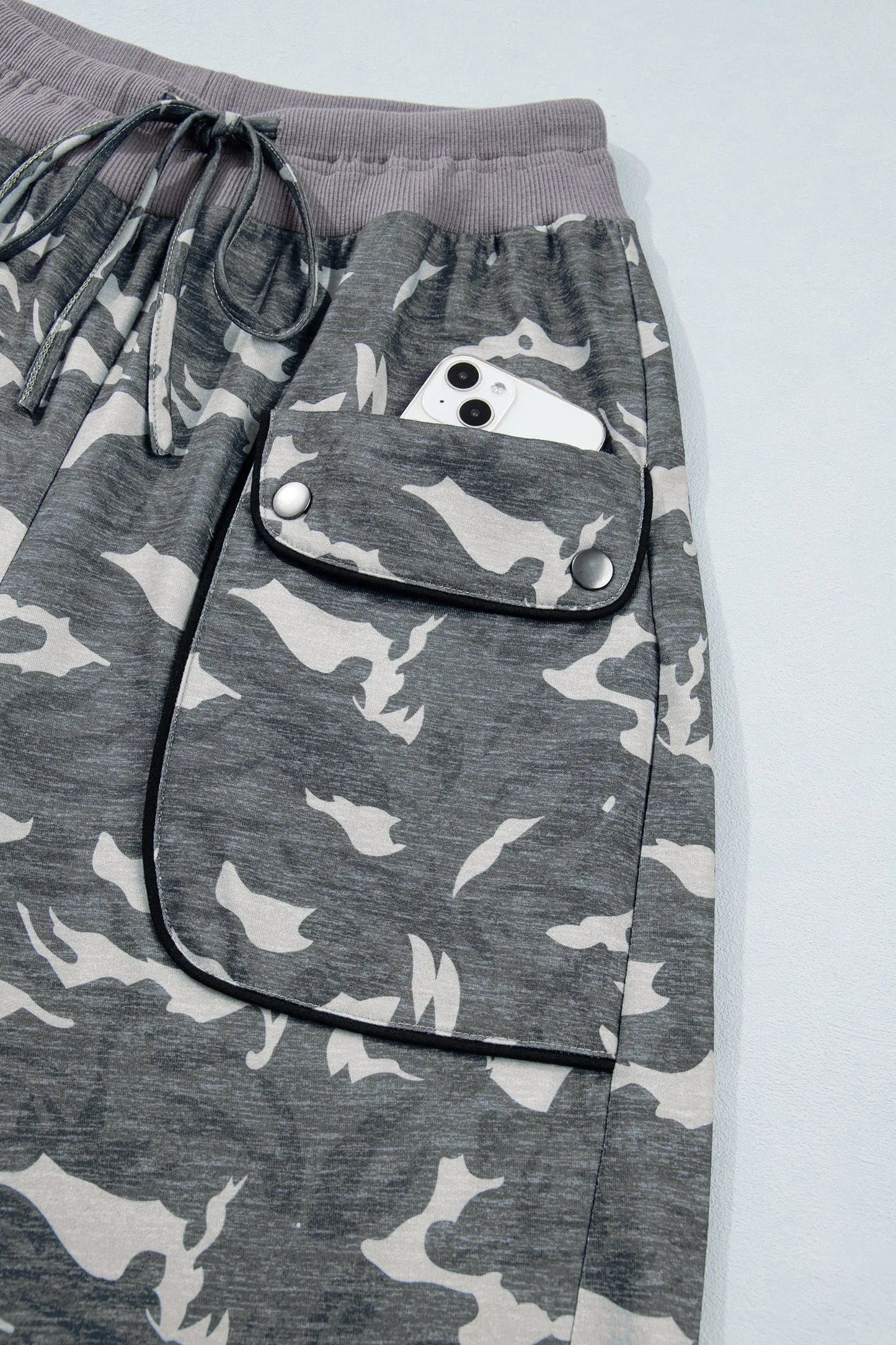 Multicolour Drawstring Contrast Waistband Camouflage Cargo Barrel Pants