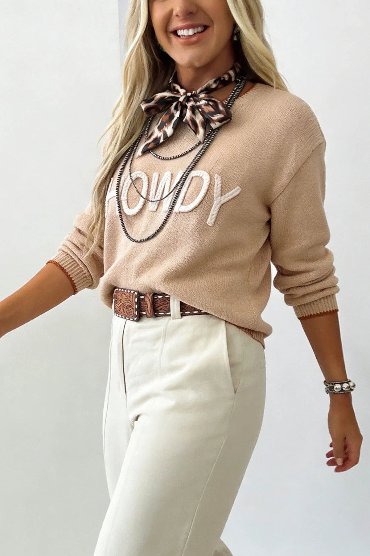 Parchment Corder HOWDY Letter Graphic Crew Neck Relaxed Sweater model front view · nz-alt-v1