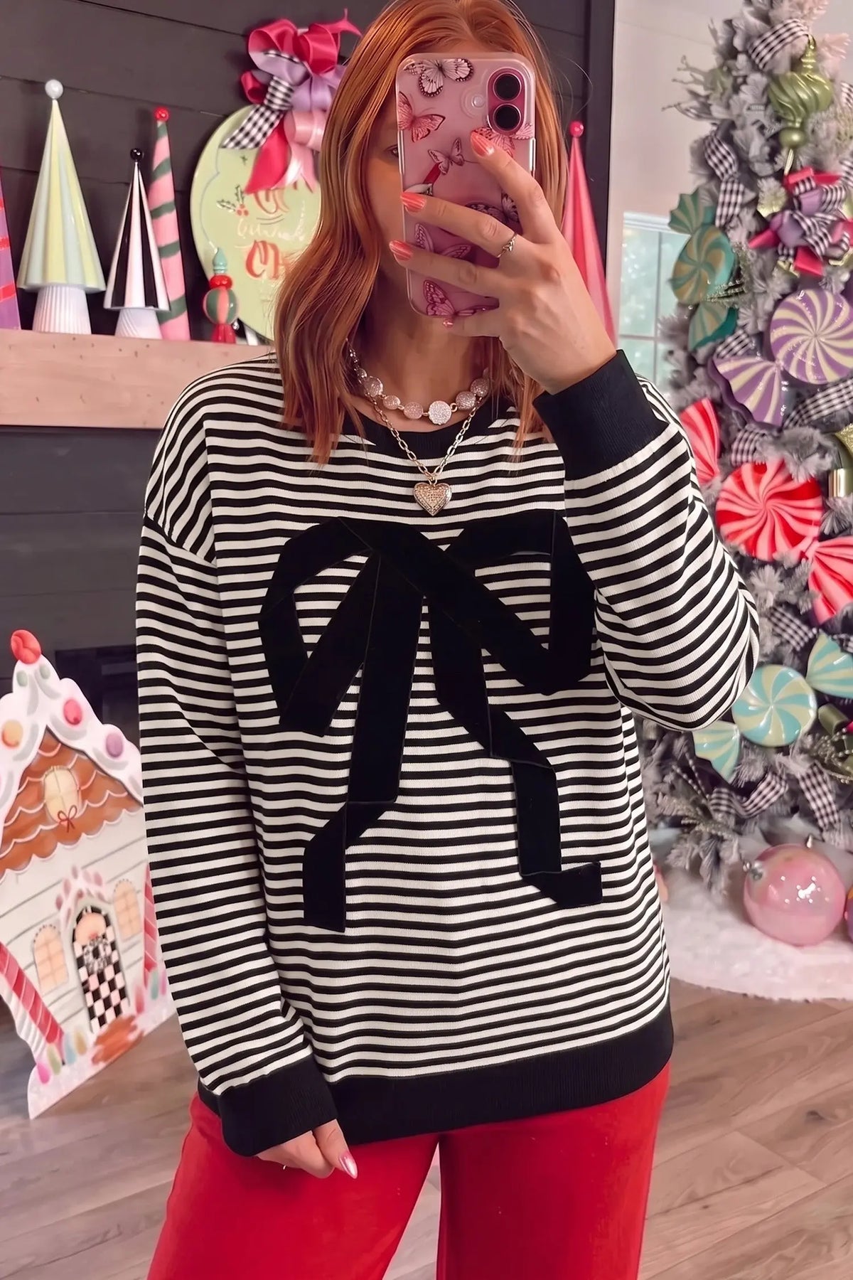 Black Stripe Velvet Bow Pattern Dropped Shoulder Loose Sweatshirt model front view · nz-alt-v1