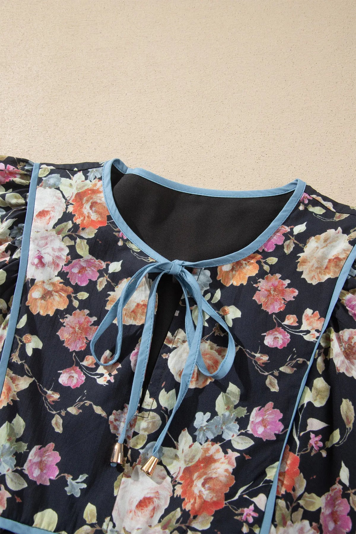Black Floral Print Contrast Trim Tie V Neck Bracelet Sleeve Blouse detail view · nz-alt-v1
