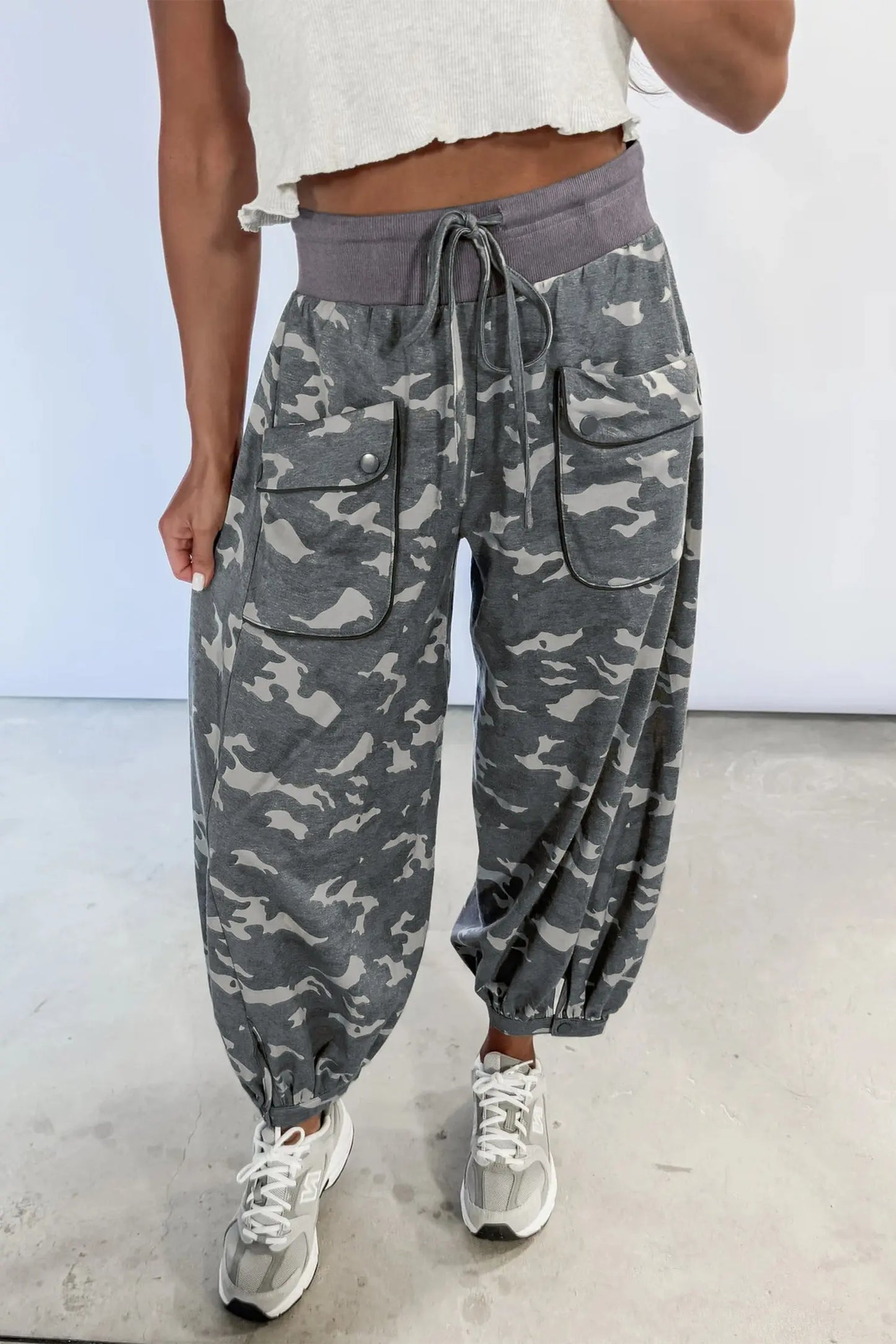 Multicolour Drawstring Contrast Waistband Camouflage Cargo Barrel Pants